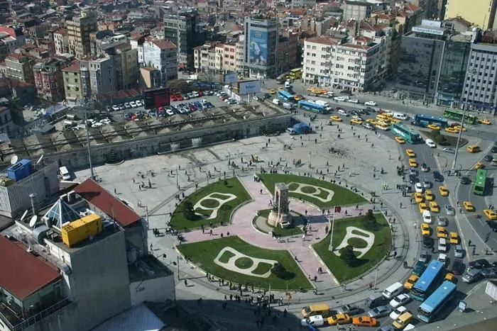 Taksim Meydanı ve İstiklal Caddesi’nde Yasağa Uymayana 3.150TL Ceza Kesilecek!