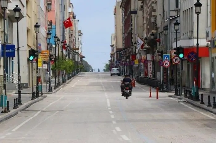 Son Dakika Gelişmesi LGS ve YKS Sınav Saatlerinde Sınırlı Sokak Kısıtlaması Yapılacak!